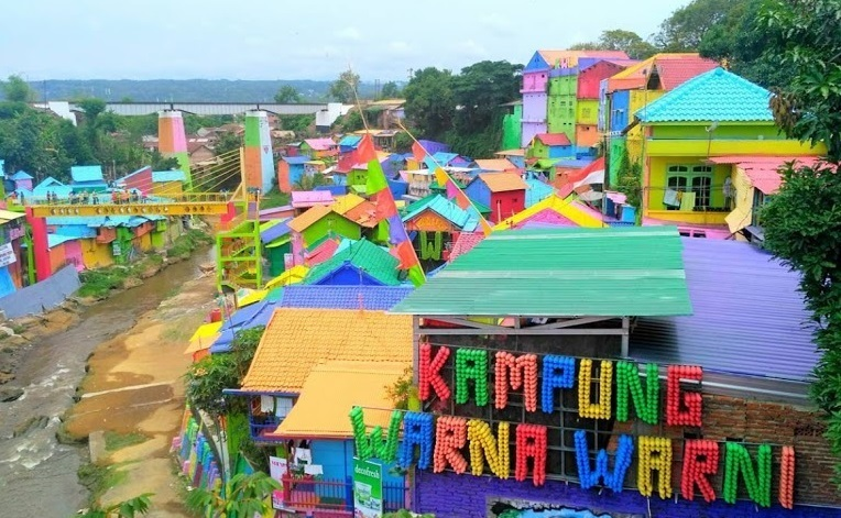 Kampung warna warni