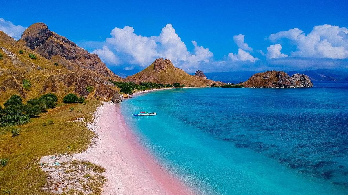 Labuan Bajo: Pintu Masuk Menuju Negeri Komodo