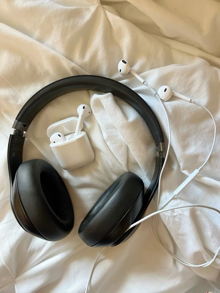 Earphone vs Headphone