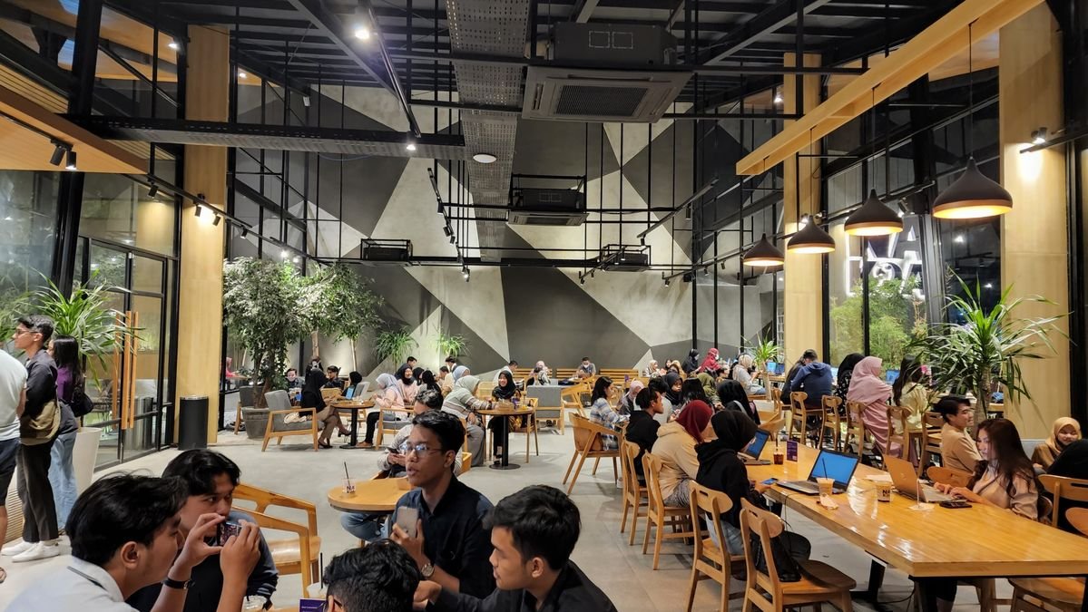 alasan orang Indonesia betah di kafe