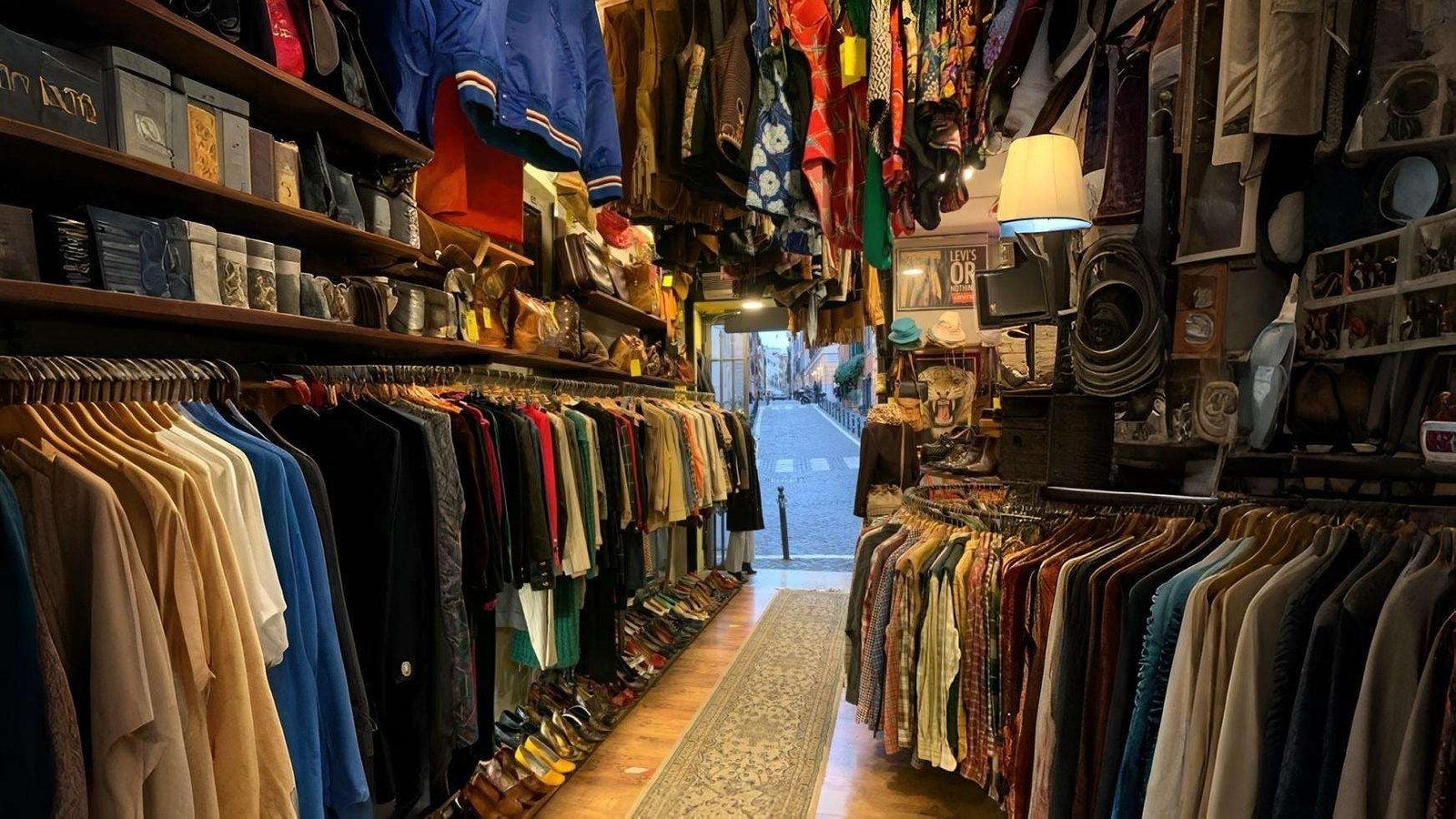 Alasan Kenapa Thrifting Sedang di Gemari